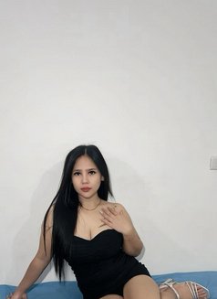 Miranda - escort in Singapore Photo 2 of 7