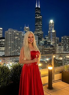 Miranda Lane - Transsexual escort in Dubai Photo 5 of 7
