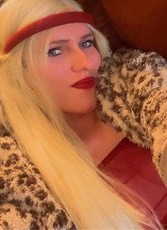 Miranda Lane - Transsexual escort in Dubai Photo 7 of 7