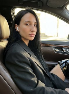 Miraz - puta in Hong Kong Photo 1 of 3