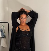 Mirel - puta in Dubai Photo 13 of 17