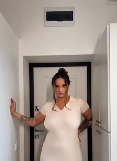 Mirel - escort in Dubai Photo 15 of 17