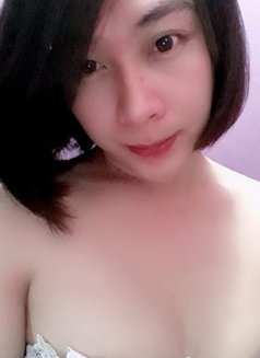 Miriam - Transsexual escort in Sharjah Photo 2 of 4