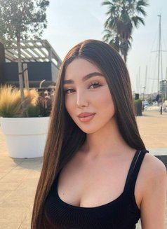 Miriam - escort in Abu Dhabi Photo 3 of 3