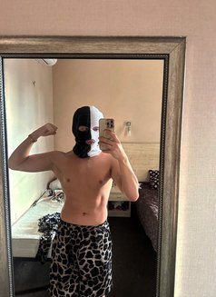 Miron - Male escort in Dubai Photo 4 of 4