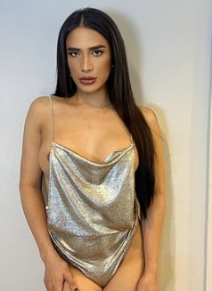 Mis Top for smoking so high and so hot - Transsexual escort in Bangkok Photo 22 of 23