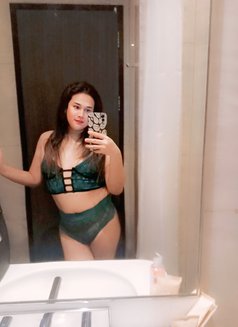 MISCHIEVOUS WELL HUNG VERSA-TOP SHEMALE - Transsexual escort in Makati City Photo 8 of 8