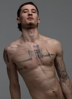 Misha - Acompañantes masculino in Dubai Photo 4 of 9