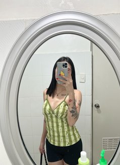 Mishi - escort in Makati City Photo 2 of 9