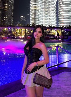 Mishka - puta in Taipei Photo 10 of 11