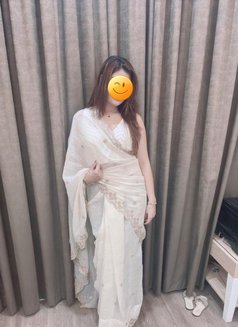 Nishu - escort in Dubai Photo 5 of 6