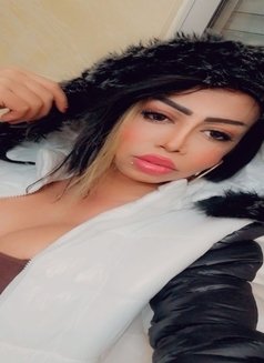 Miskresten - Transsexual dominatrix in Amman Photo 6 of 10