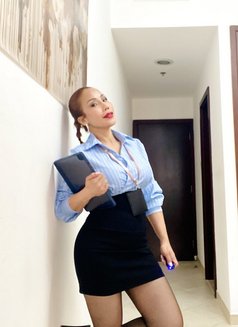 Miss Bell - escort in Dubai Photo 3 of 7