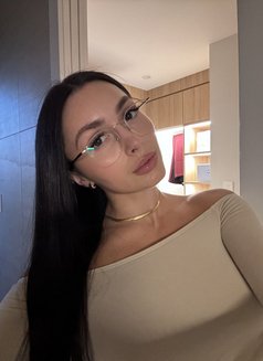 Miss Caryne - puta in Riga Photo 1 of 8