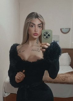 Miss Dana - Transsexual escort in Beirut Photo 6 of 10