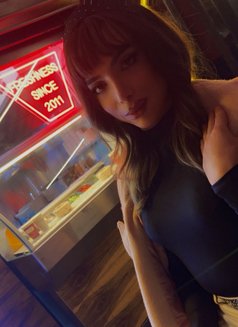 Miss Elis - Male escort in Beirut Photo 7 of 11