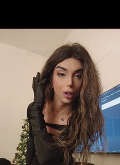 Miss Elis - Male escort in Beirut Photo 9 of 11