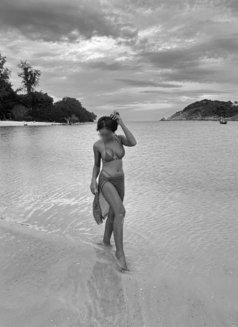 Miss. Horny - puta in Ko Samui Photo 3 of 5