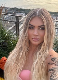 MISS J - Transsexual escort in Dubai Photo 17 of 19