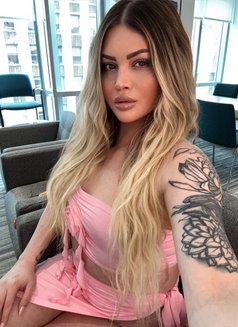 MISS J - Transsexual escort in Dubai Photo 18 of 19