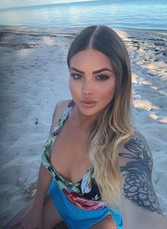 MISS J - Acompañantes transexual in Dubai Photo 22 of 23