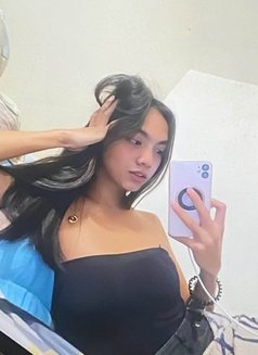 Miss J Deylor - escort in Manila Photo 2 of 4