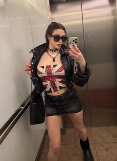 Miss Karina - escort in Lisbon Photo 1 of 8