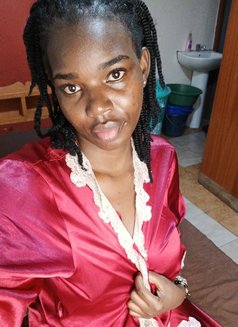 Miss - escort in Berlin Photo 2 of 9