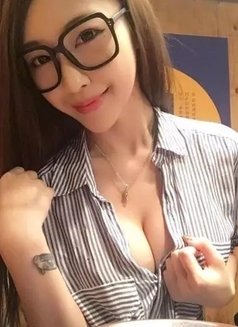 Miss Lin - escort in Guangzhou Photo 1 of 6