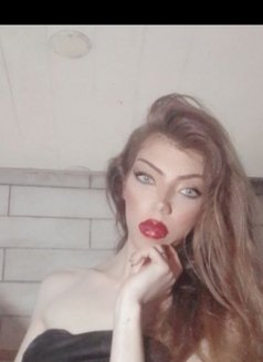 MISS MAGI - Transsexual escort in Beirut Photo 13 of 14