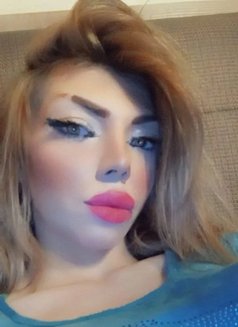 MISS MAGI - Transsexual escort in Beirut Photo 3 of 12