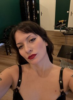 Miss May - escort in Berlin Photo 3 of 7