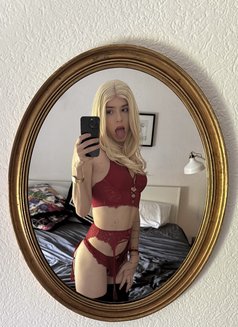 Mealania - Transsexual escort in Copenhagen Photo 4 of 9