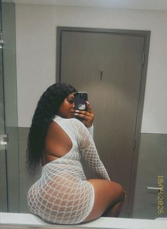 Miss Melish - Dominadora in Dubai Photo 7 of 9