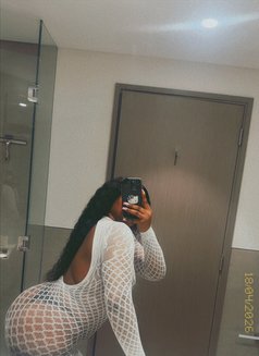 Miss Melish - Dominadora in Dubai Photo 9 of 9
