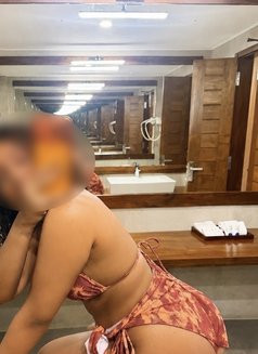 Miss Prada - escort in Colombo Photo 7 of 8