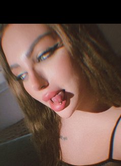 Razan 18 cm - Transsexual escort in Beirut Photo 24 of 24
