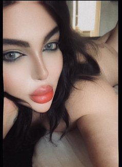 Miss Razan 18 cm - Transsexual escort in Beirut Photo 24 of 25