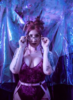 Miss Rena - escort in Madrid Photo 18 of 22
