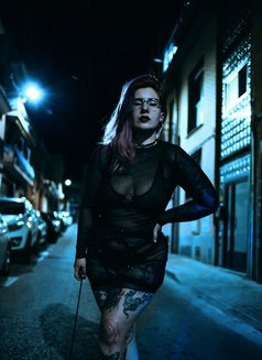Miss Rena - puta in Madrid Photo 11 of 22