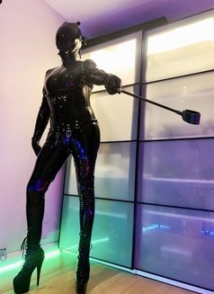 MISTRESS SAMANTHA{ SUB\SLAVE\DOM} - dominatrix in Abu Dhabi Photo 1 of 14