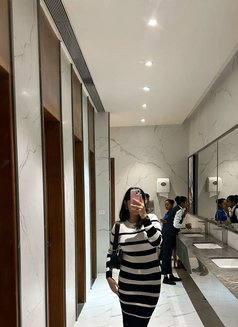 Miss Shamana Working Lady - escort in Dubai Photo 1 of 4