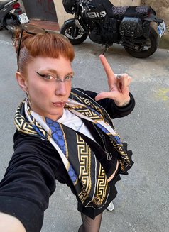 Miss Vee - dominatrix in Milan Photo 2 of 6