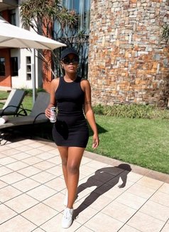 Miss Vee - escort in Dubai Photo 1 of 1
