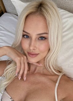 Miss Viktoria - puta in Dubai Photo 2 of 9