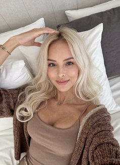 Miss Viktoria - puta in Dubai Photo 6 of 9