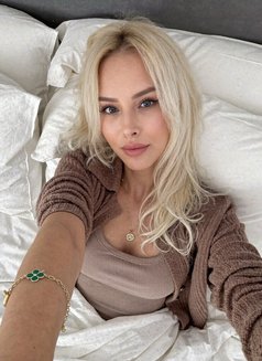 Miss Viktoria - puta in Dubai Photo 7 of 9