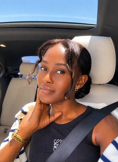Miss Vip - escort in Dubai Photo 1 of 2
