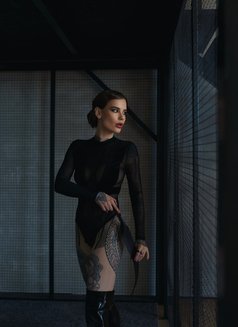 Miss Vivien - Dominadora in Milan Photo 2 of 10