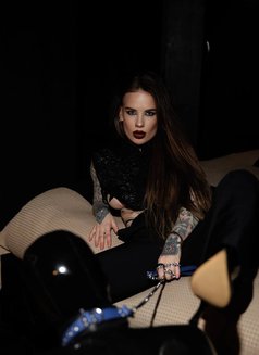 Miss Vivien - Dominadora in Milan Photo 7 of 10